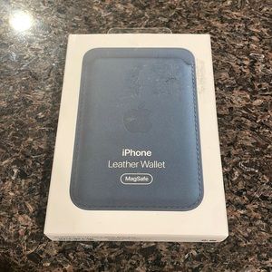 iPhone Leather Wallet-MagSafe